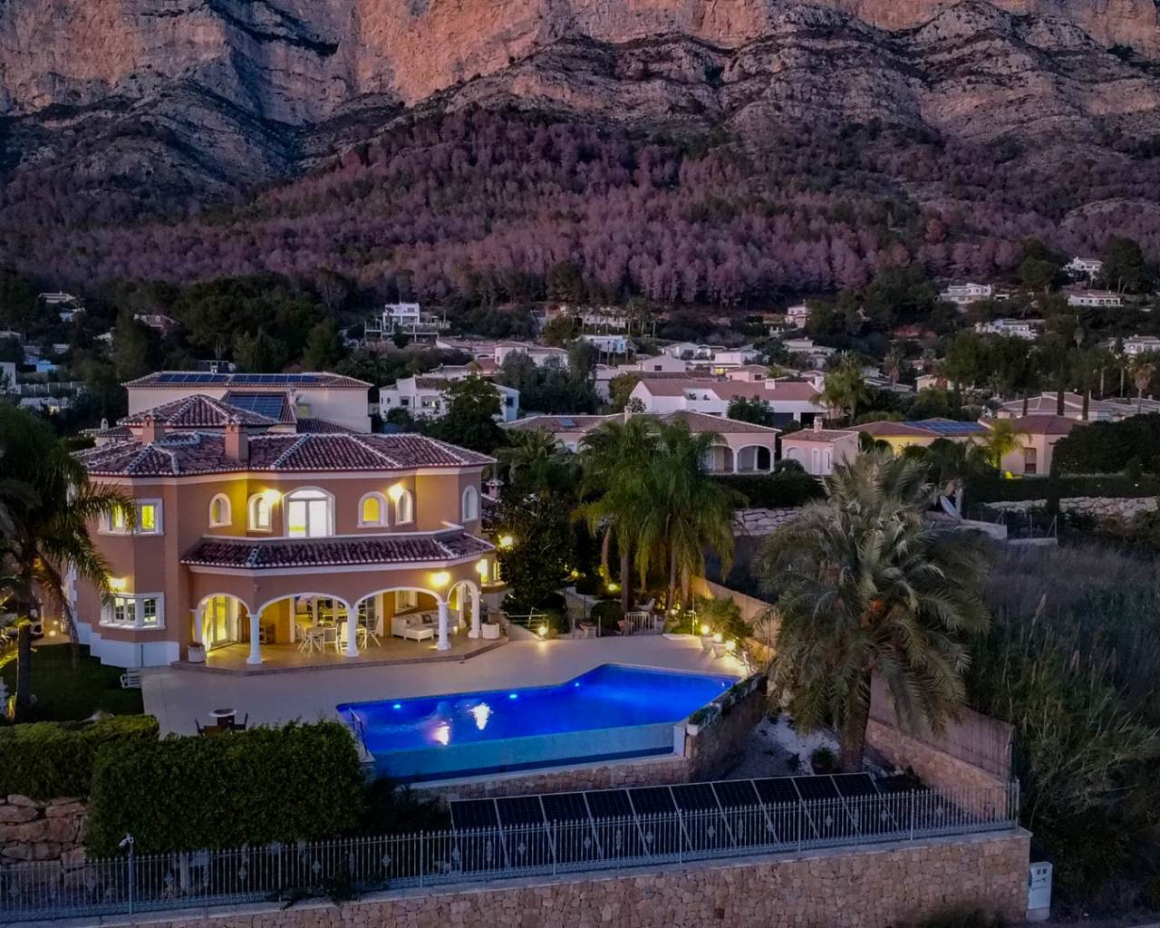 ESPECTACULAR CHALET EN EL MONTGÓ