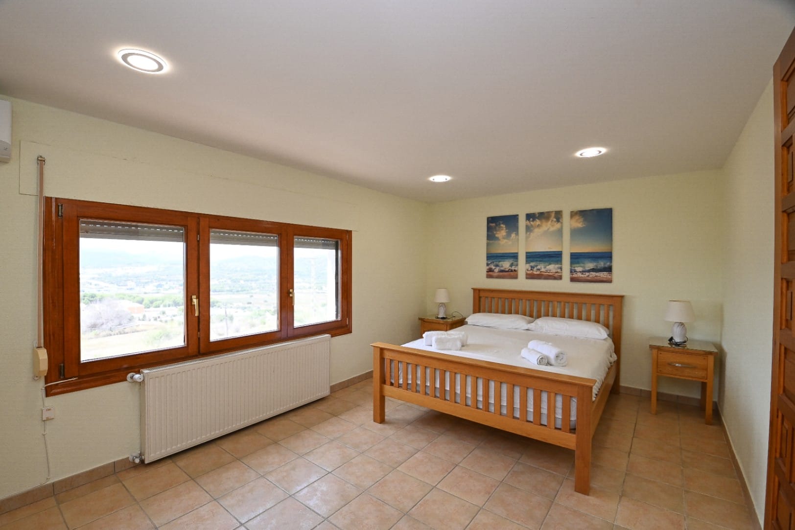 Encantadora Villa Mediterránea con Vistas al Mar, Amplia Piscina Cubierta y Jardín – Teulada