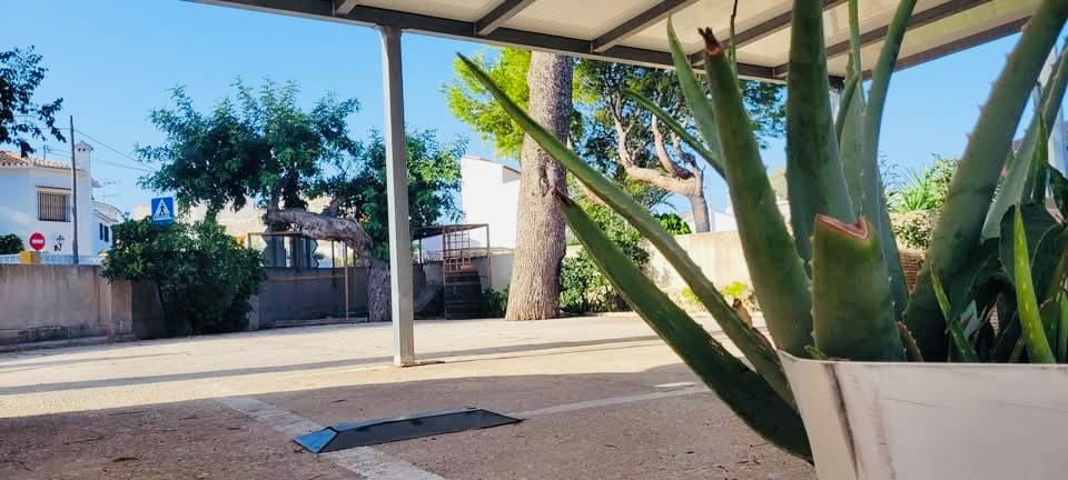 Encantadora Casa Mediterránea con Gran Parcela, Vistas a la Montaña y Patio – La Xara (Dénia)