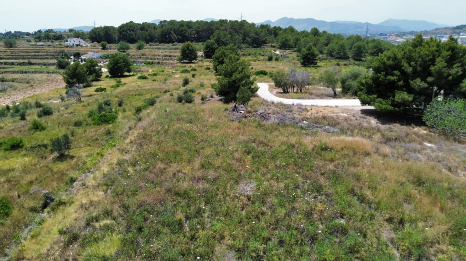 Finca Rústica con Vistas Panorámicas en Teulada – 76.610 m² de Terreno y Vivienda para Reformar