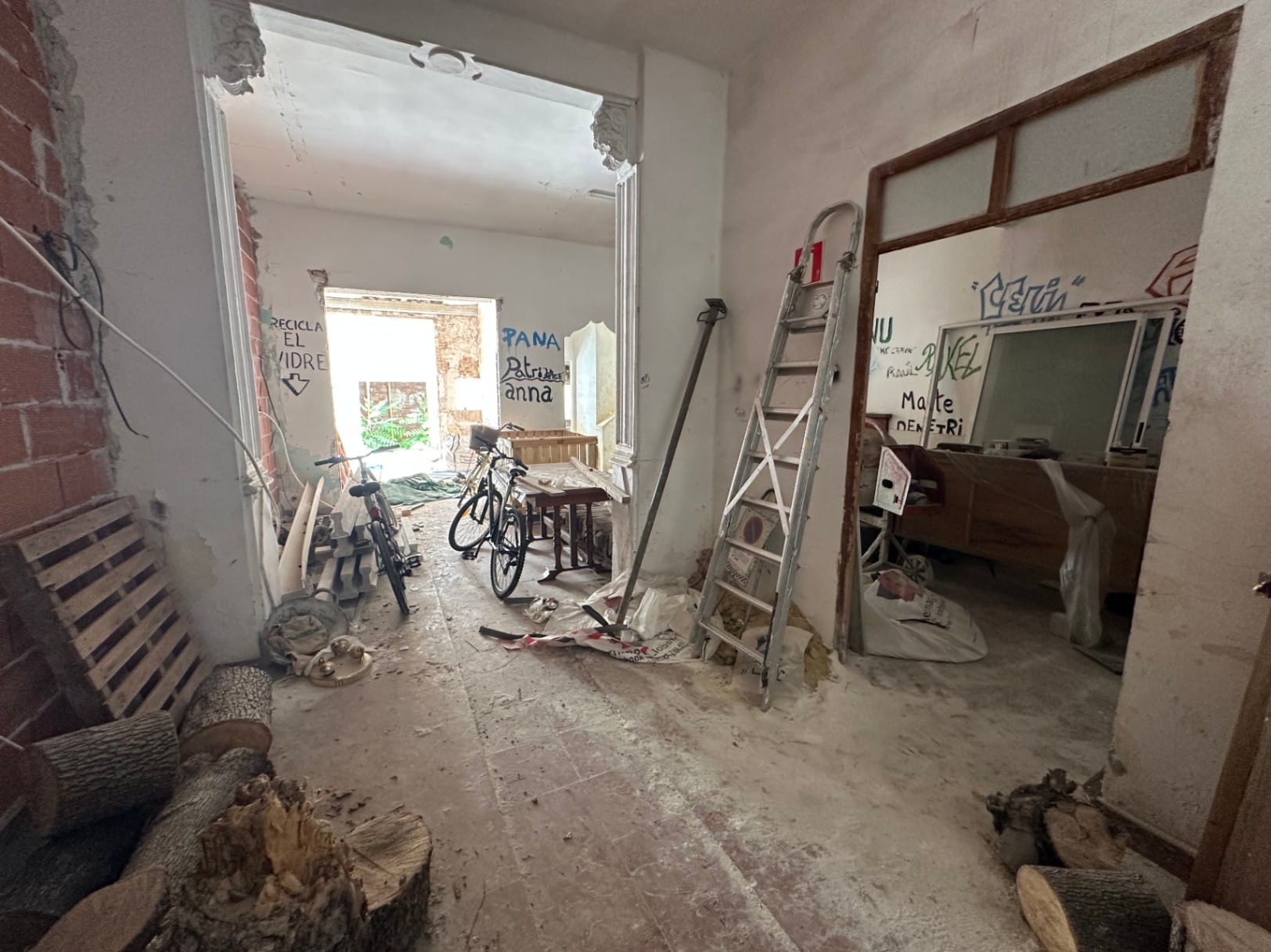 Amplia casa de pueblo en el centro de Teulada – 230 m² con gran patio interior y múltiples posibilidades