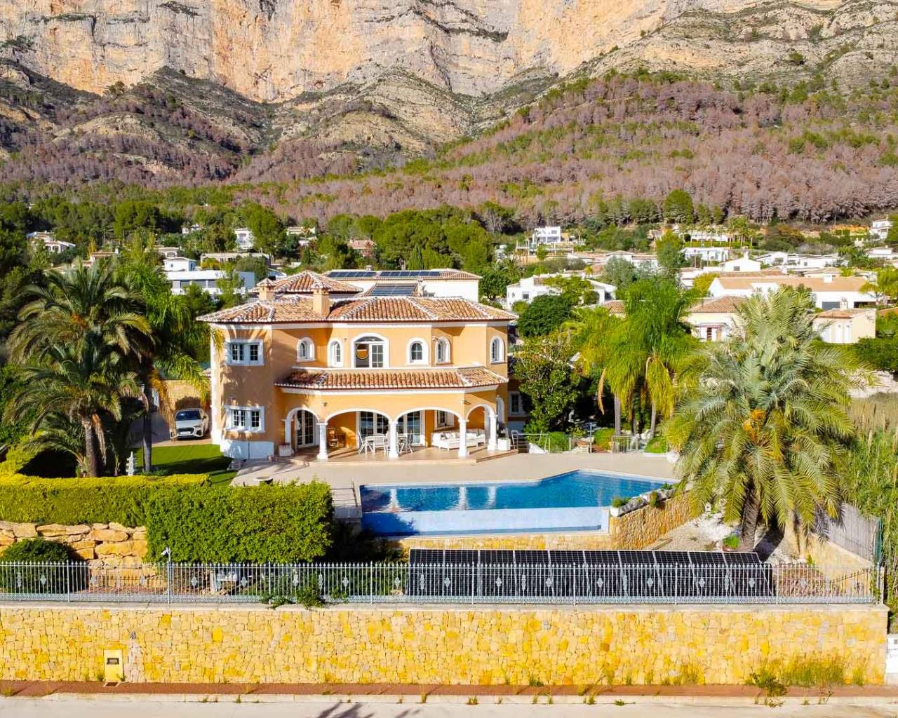 ESPECTACULAR CHALET EN EL MONTGÓ