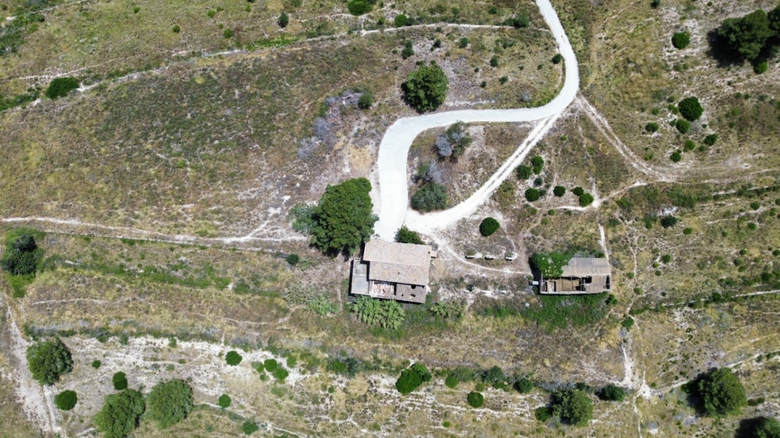 Finca Rústica con Vistas Panorámicas en Teulada – 76.610 m² de Terreno y Vivienda para Reformar
