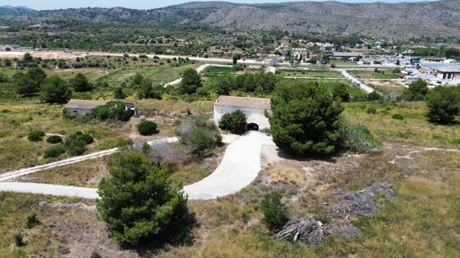 Finca Rústica con Vistas Panorámicas en Teulada – 76.610 m² de Terreno y Vivienda para Reformar