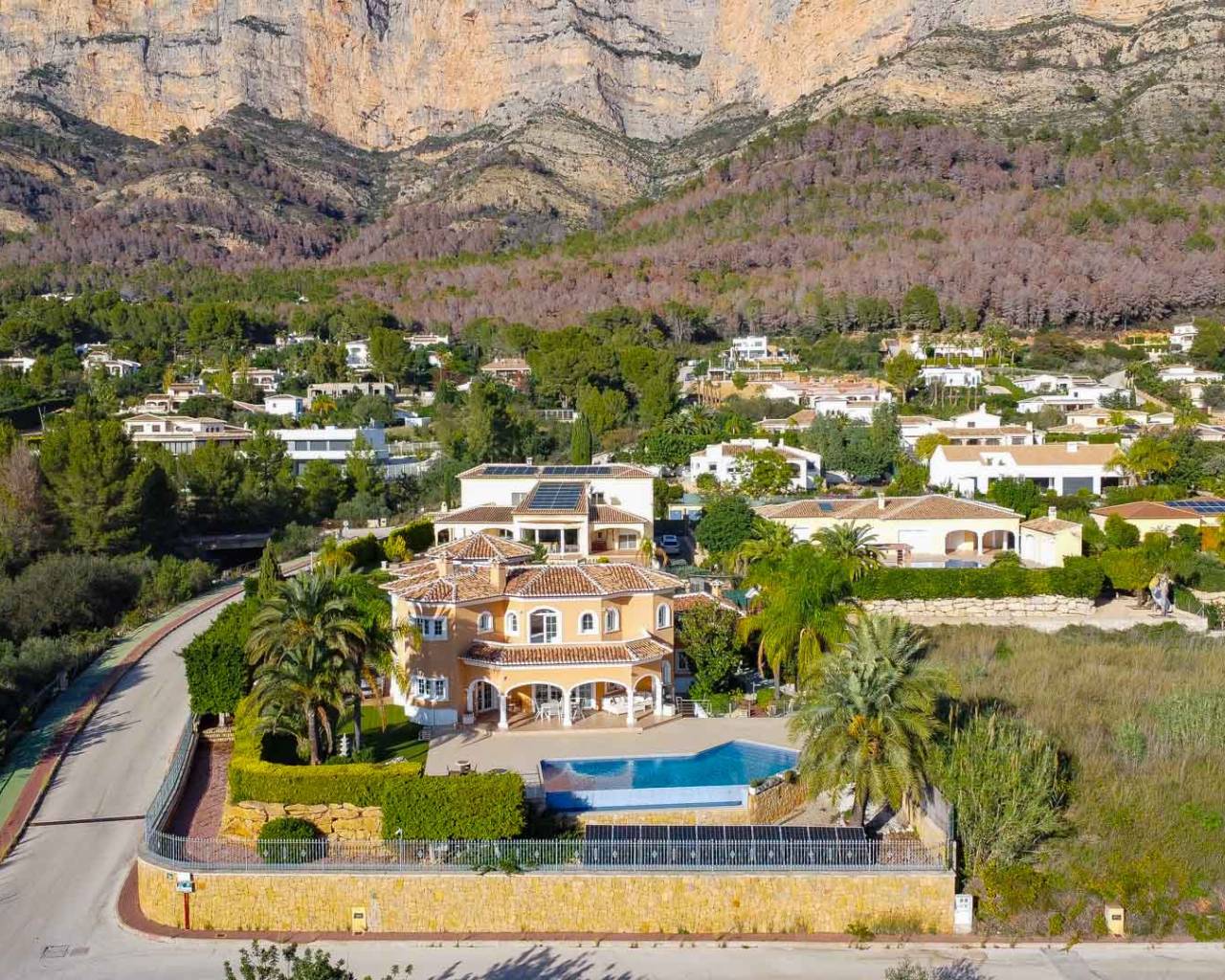 ESPECTACULAR CHALET EN EL MONTGÓ