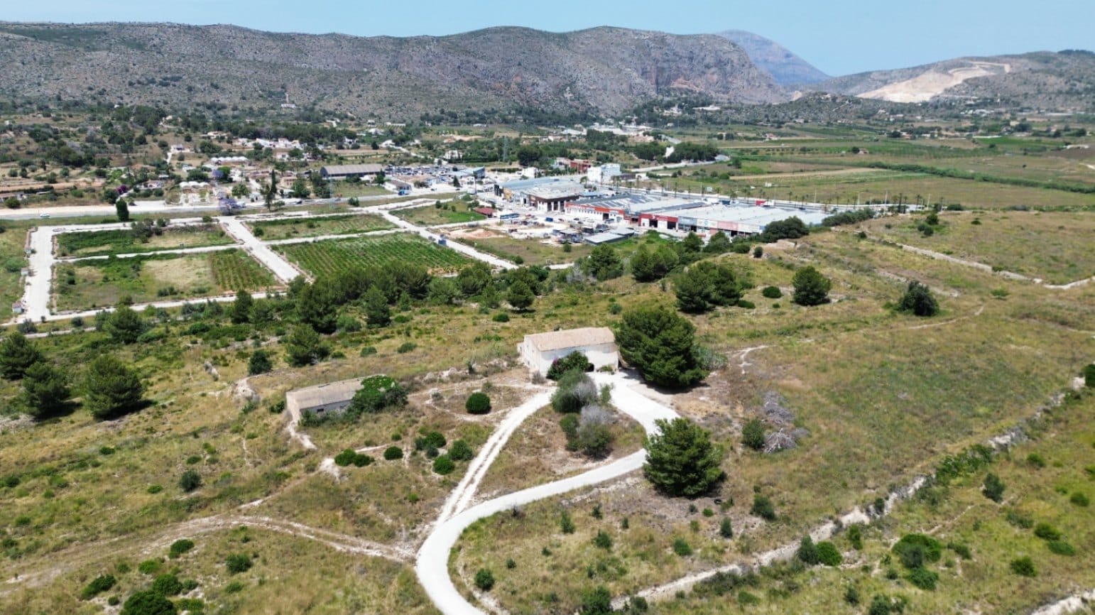 Finca Rústica con Vistas Panorámicas en Teulada – 76.610 m² de Terreno y Vivienda para Reformar