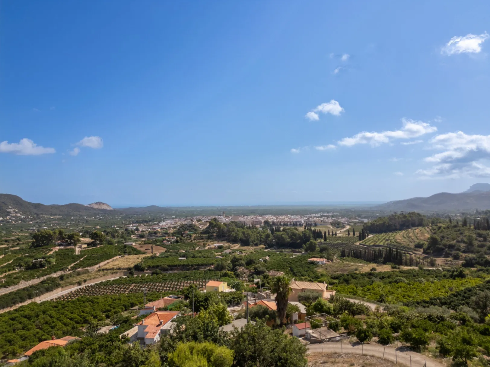 Casa de campo de piedra en venta en Pego con vistas a la costa y a la montaña
