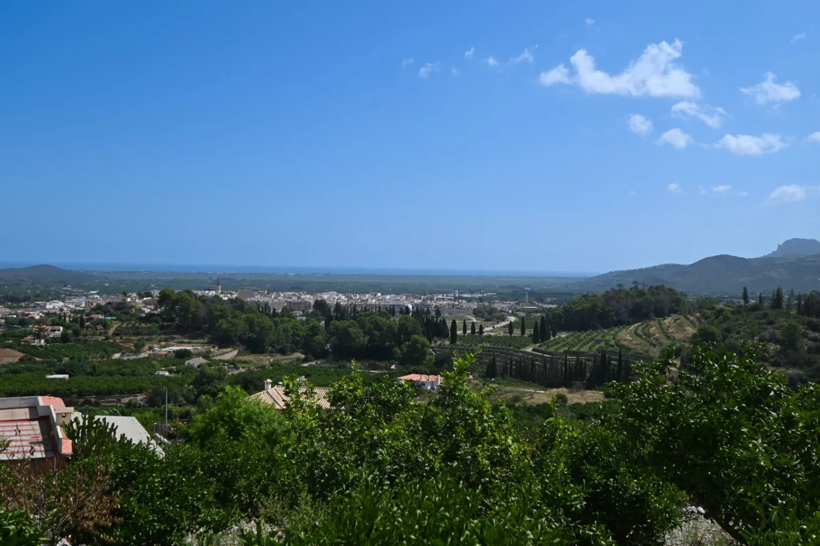 Casa de campo de piedra en venta en Pego con vistas a la costa y a la montaña