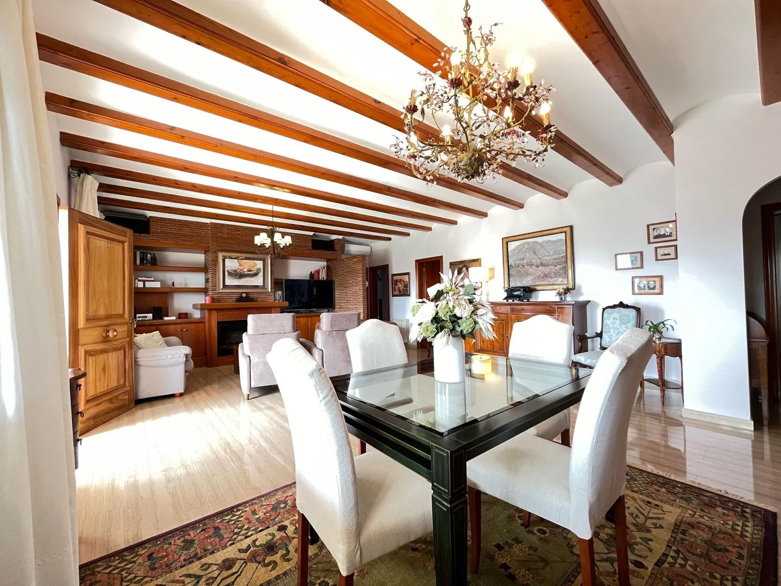 Villa moderna con jardín privado y garaje en Beniarbeig