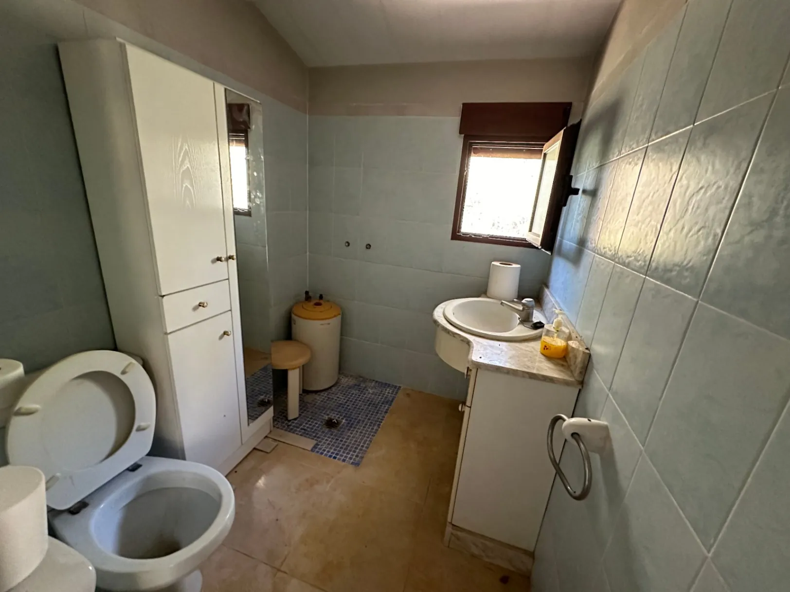 Cabaña de piedra en venta en la montaña