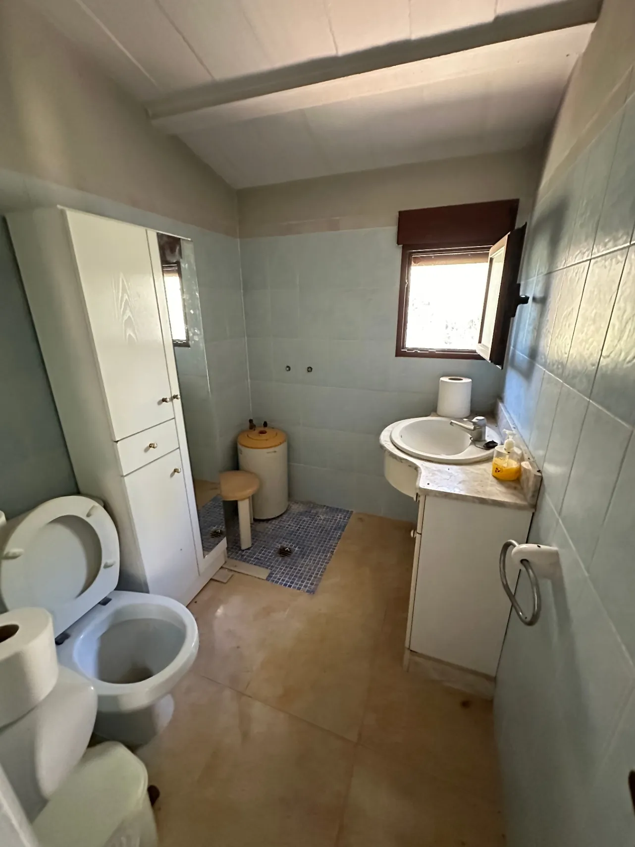 Cabaña de piedra en venta en la montaña