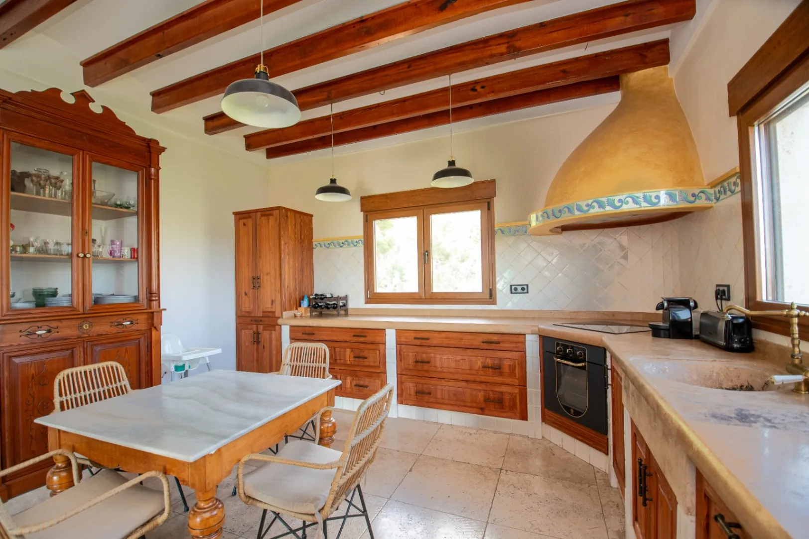 Casa de campo de piedra en venta en Pego con vistas a la costa y a la montaña