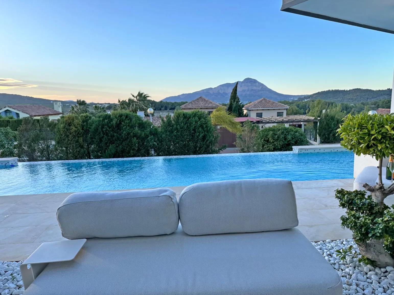 Excepcional villa de diseño con vistas panorámicas en venta en Jávea