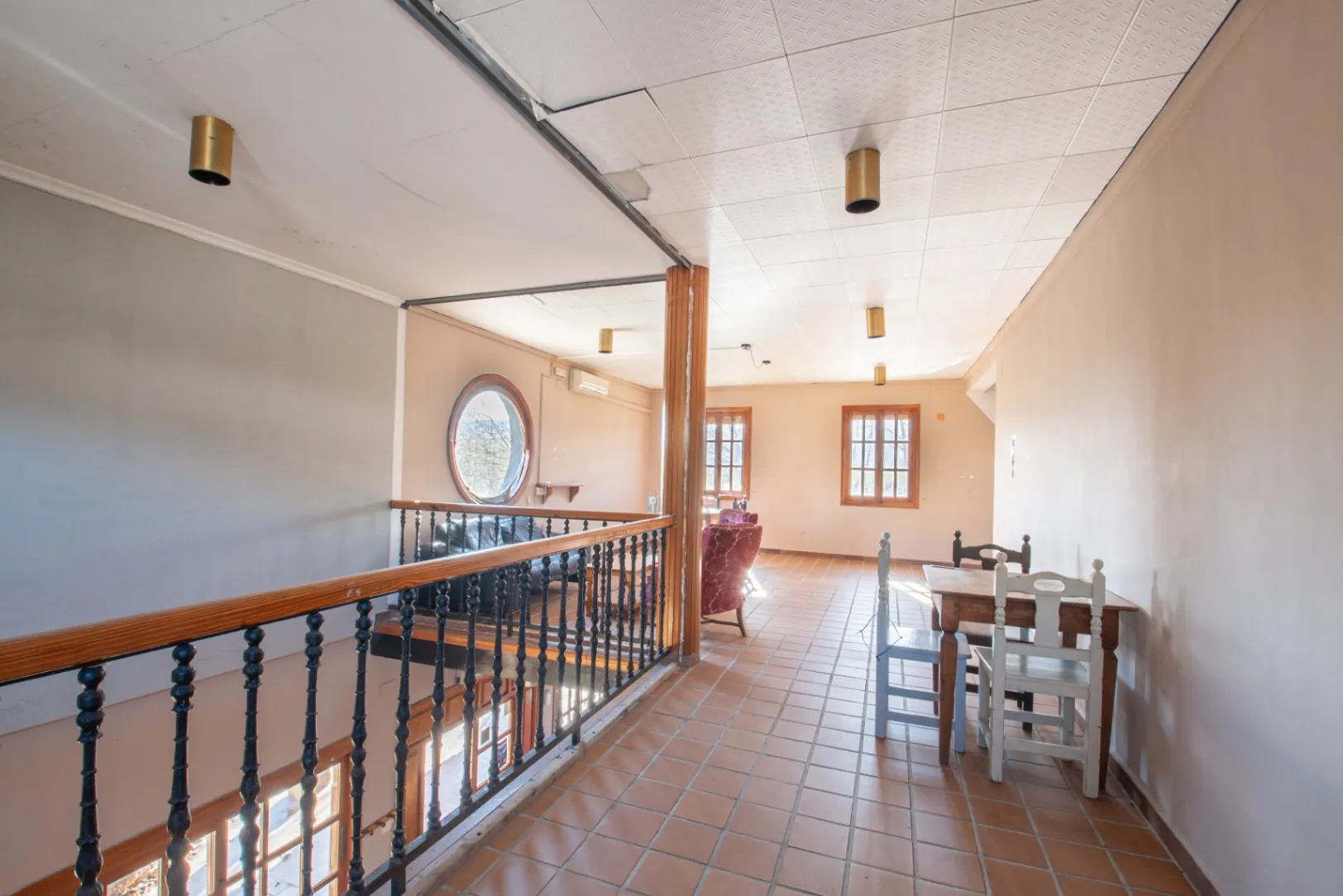 Restaurante y bar comercial en venta en Sanet y Negrals – Propiedad emblemática con aparcamiento