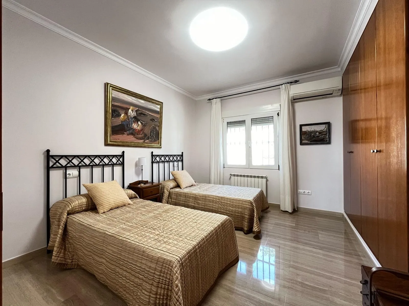 Villa moderna con jardín privado y garaje en Beniarbeig