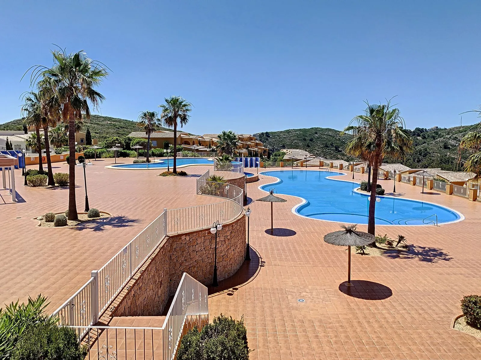 Cumbre del Sol, modern apartment with private garden