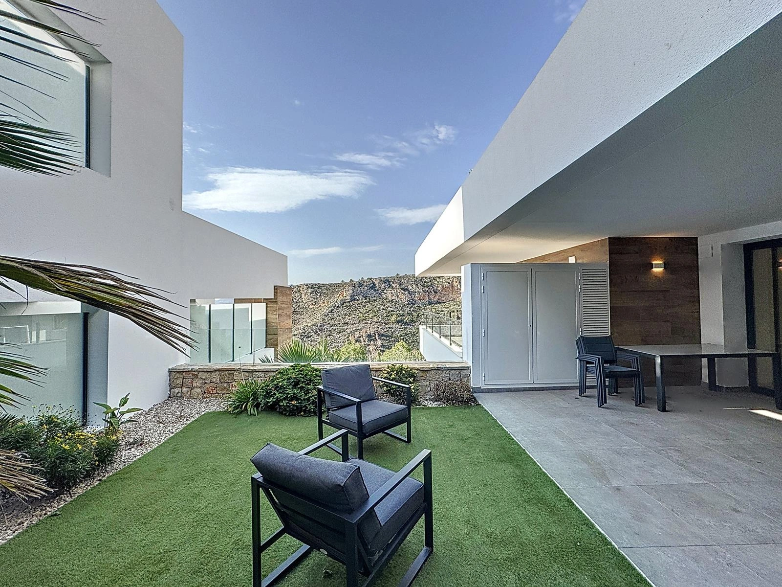 Cumbre del Sol, modern apartment with private garden