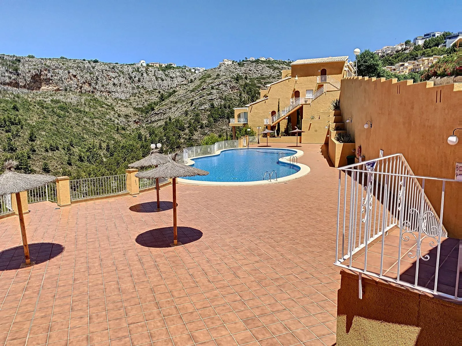 Cumbre del Sol, modern apartment with private garden