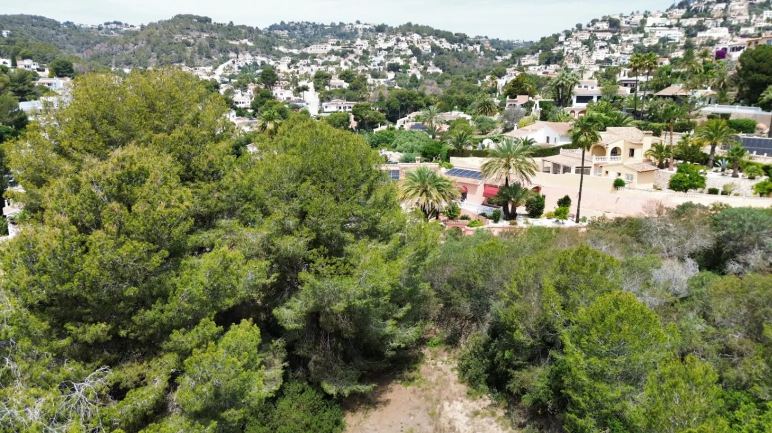 Terreno Urbano en Benissa Costa – Ideal para 20 Villas de Lujo o Proyecto Hotelero