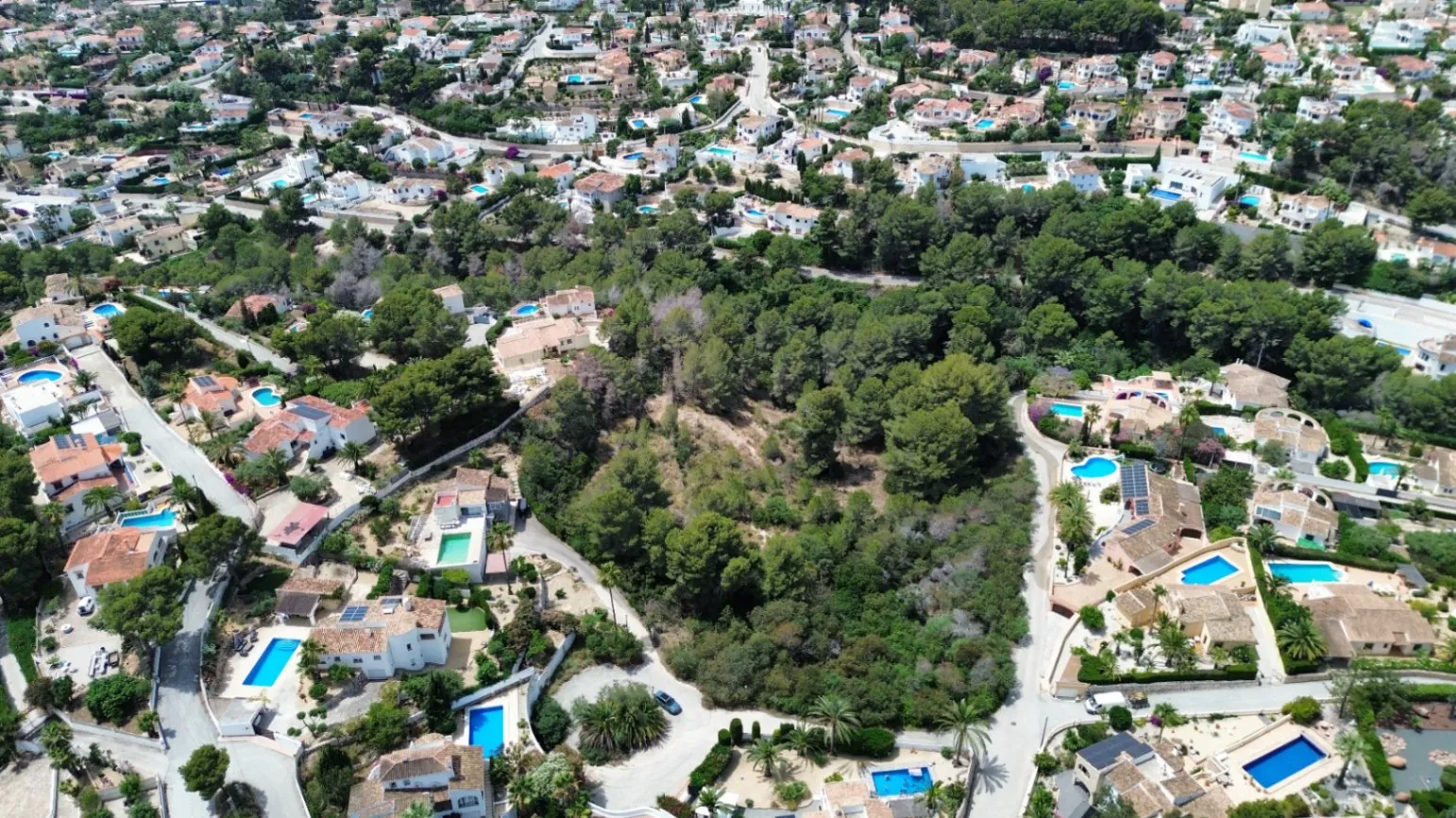 Terreno Urbano en Benissa Costa – Ideal para 20 Villas de Lujo o Proyecto Hotelero