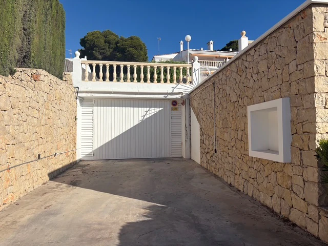 Frontline apartment with sea view for sale in Platgetes, Moraira