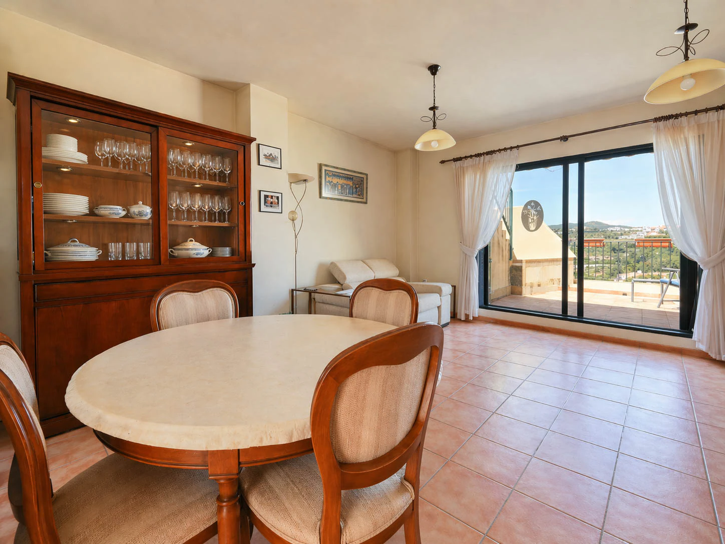 TOWNHOUSE WITH 3 BEDROOMS AND 2 BATHROOMS, OPEN VIEWS, COMMUNITY POOL, BENITACHELL