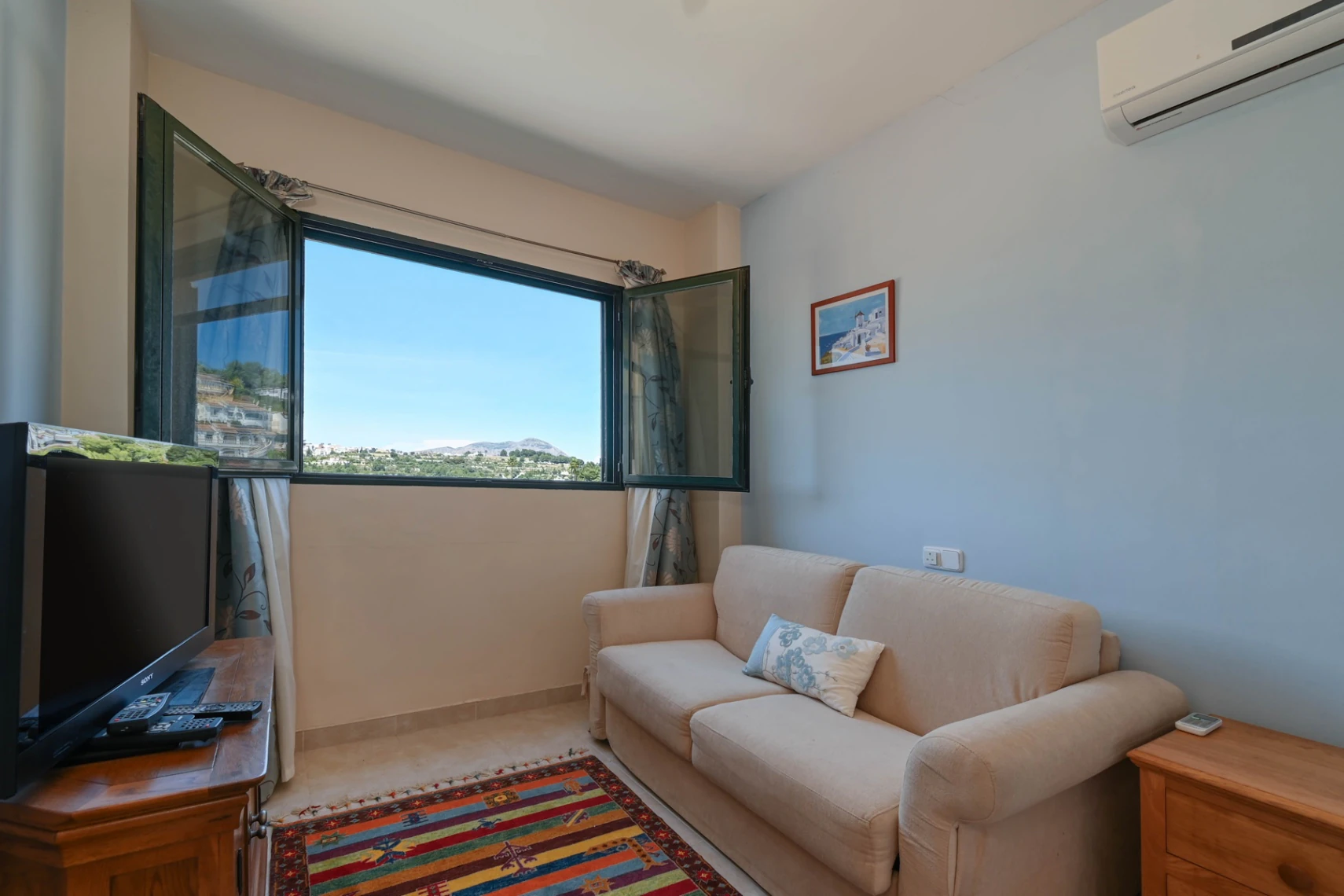 TOWNHOUSE WITH 3 BEDROOMS AND 2 BATHROOMS, OPEN VIEWS, COMMUNITY POOL, BENITACHELL