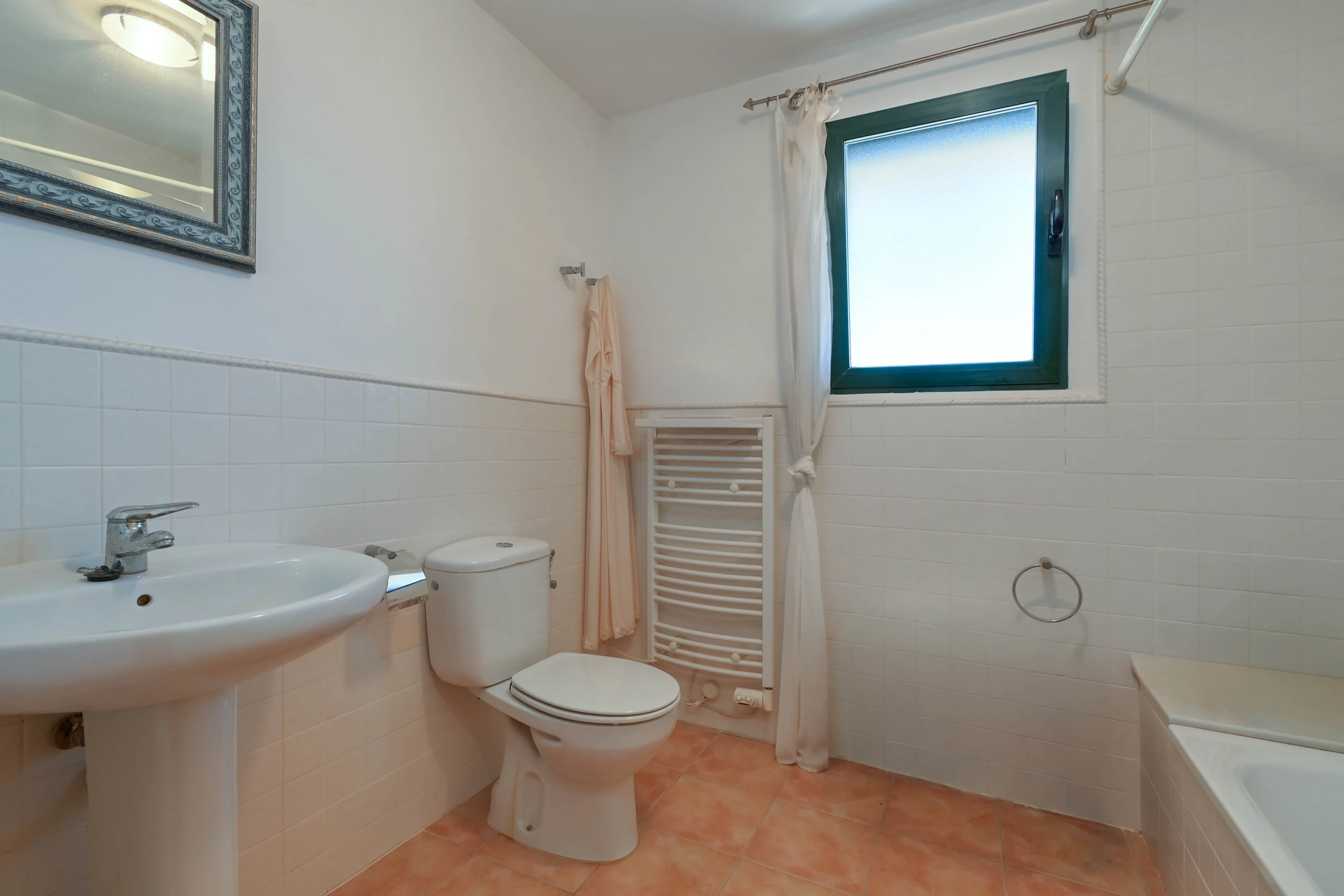 TOWNHOUSE WITH 3 BEDROOMS AND 2 BATHROOMS, OPEN VIEWS, COMMUNITY POOL, BENITACHELL