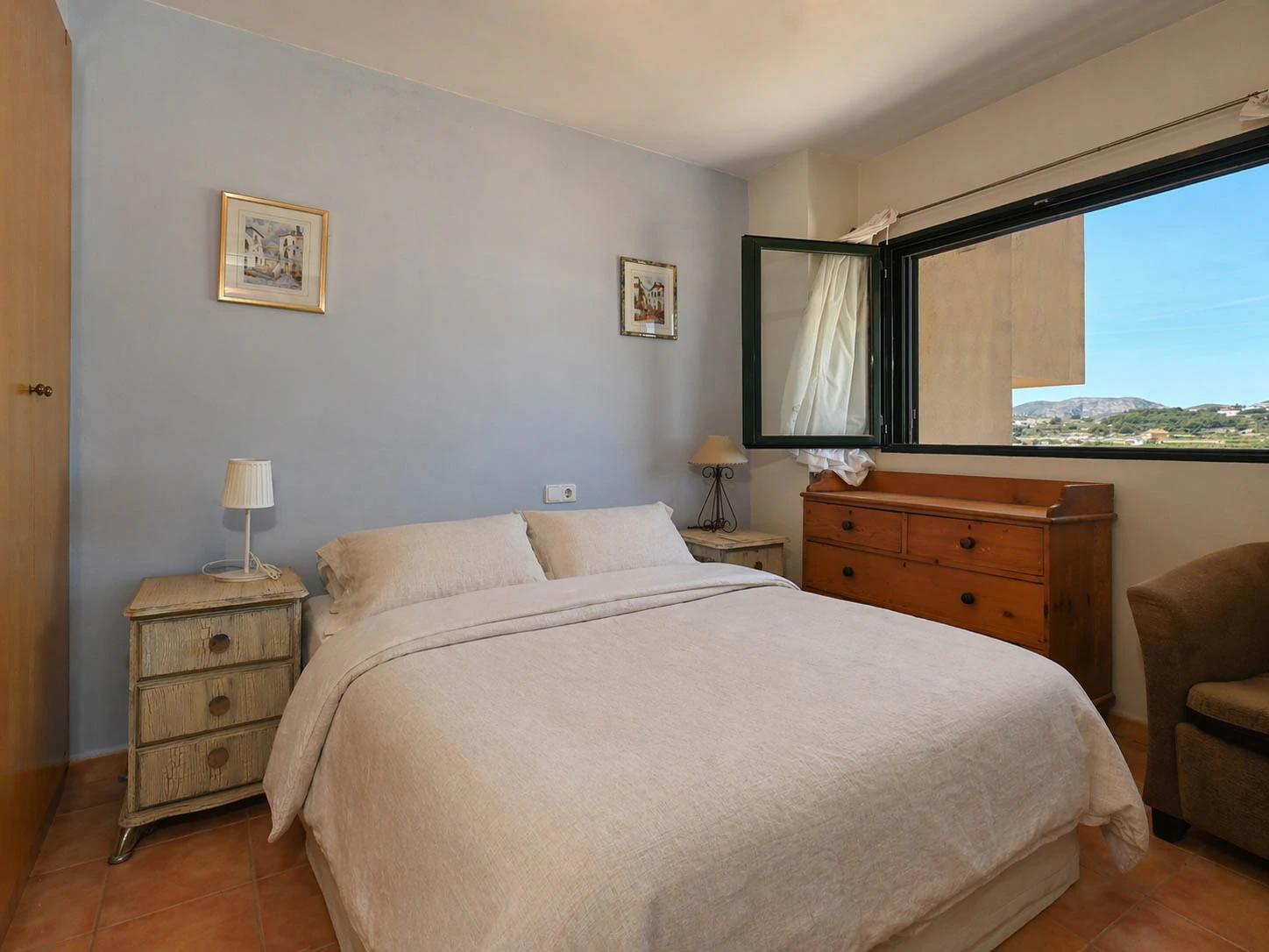 TOWNHOUSE WITH 3 BEDROOMS AND 2 BATHROOMS, OPEN VIEWS, COMMUNITY POOL, BENITACHELL