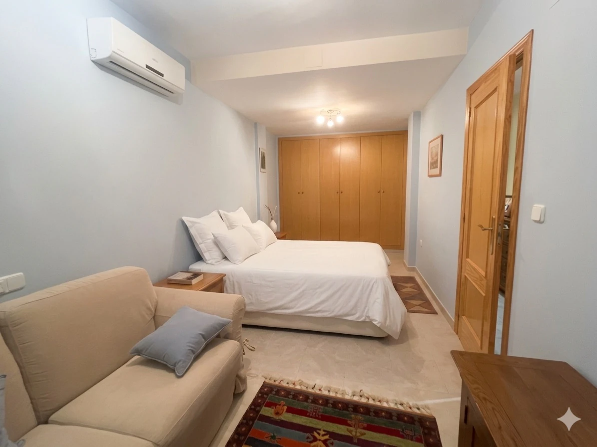 TOWNHOUSE WITH 3 BEDROOMS AND 2 BATHROOMS, OPEN VIEWS, COMMUNITY POOL, BENITACHELL