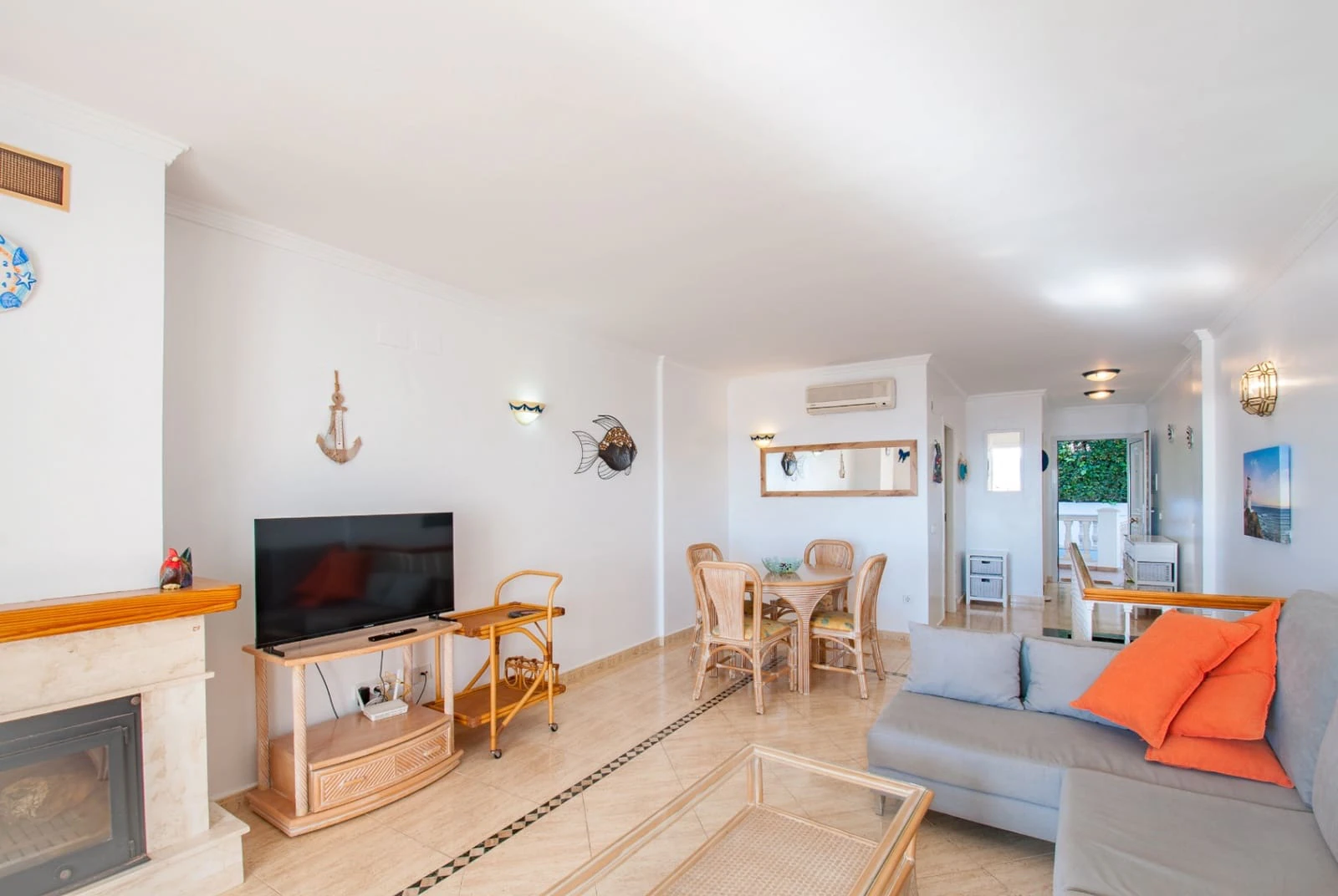 Frontline apartment with sea view for sale in Platgetes, Moraira