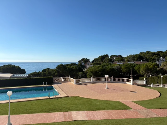 Frontline apartment with sea view for sale in Platgetes, Moraira