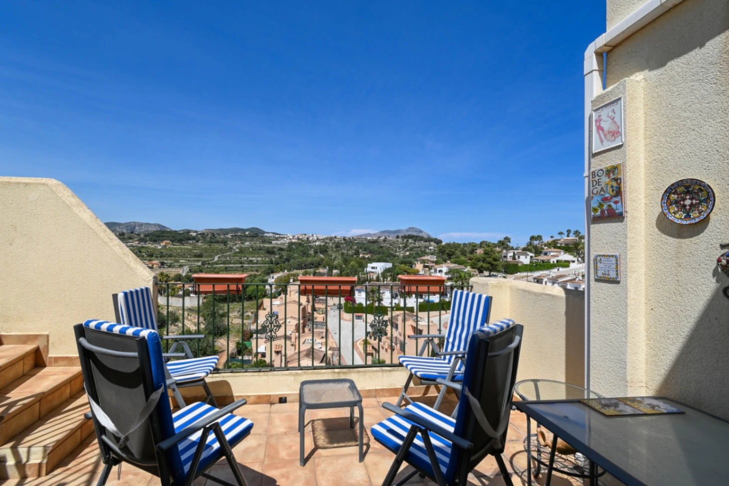 TOWNHOUSE WITH 3 BEDROOMS AND 2 BATHROOMS, OPEN VIEWS, COMMUNITY POOL, BENITACHELL