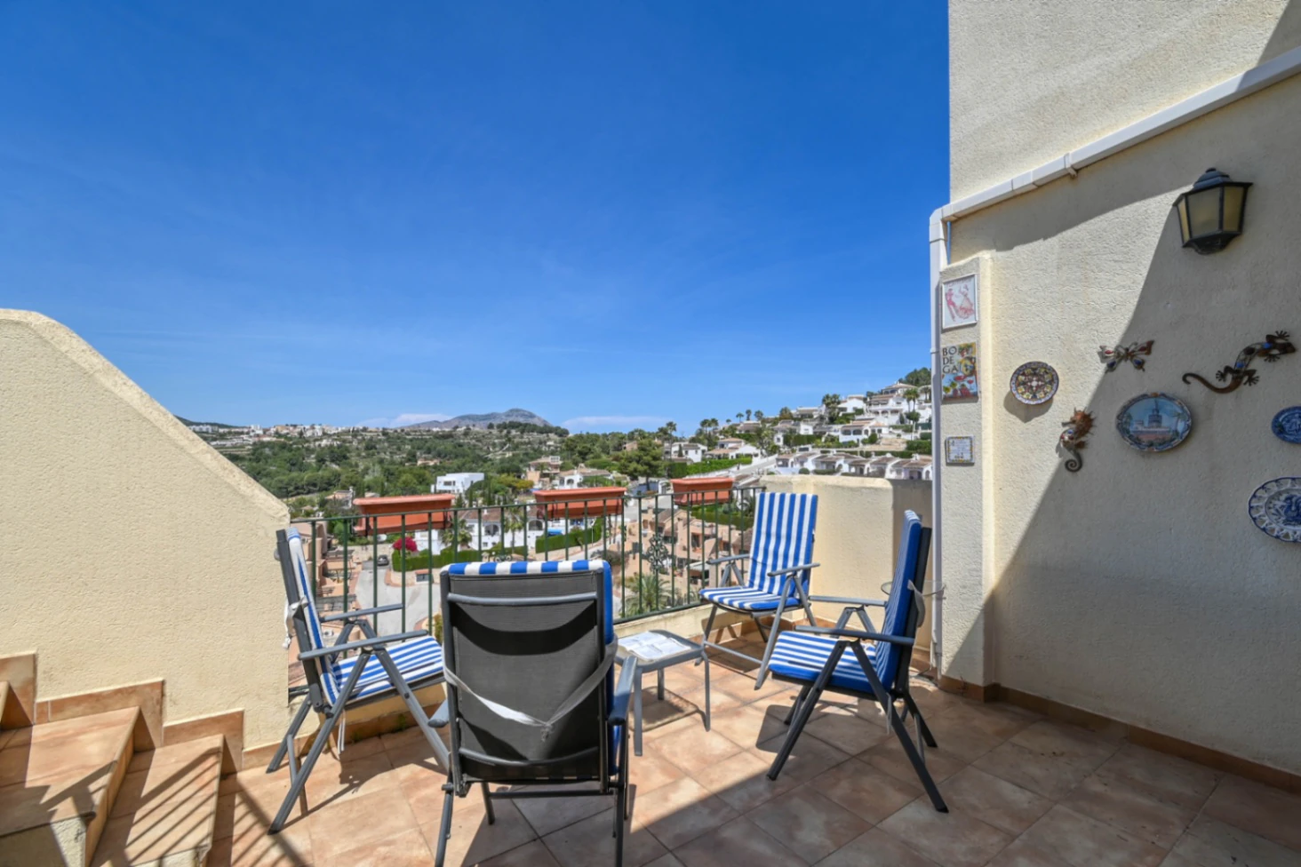 TOWNHOUSE WITH 3 BEDROOMS AND 2 BATHROOMS, OPEN VIEWS, COMMUNITY POOL, BENITACHELL