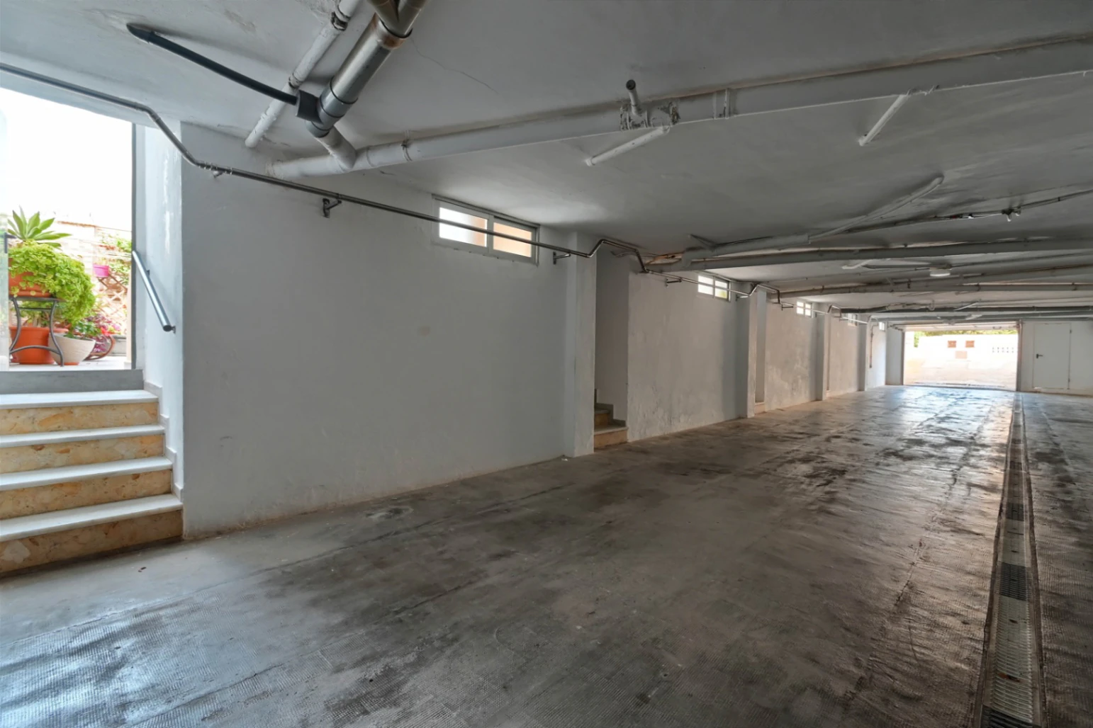Seafront housing with garage, terrace, and 4 bedrooms