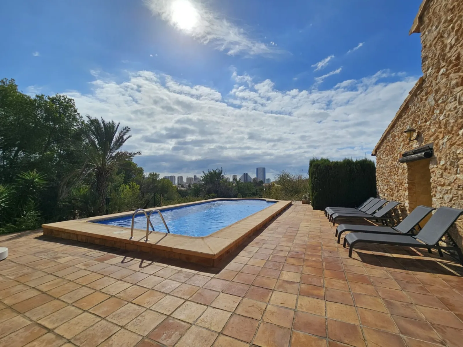 Finca en venta en Calpe con 4 habitaciones y piscina privada