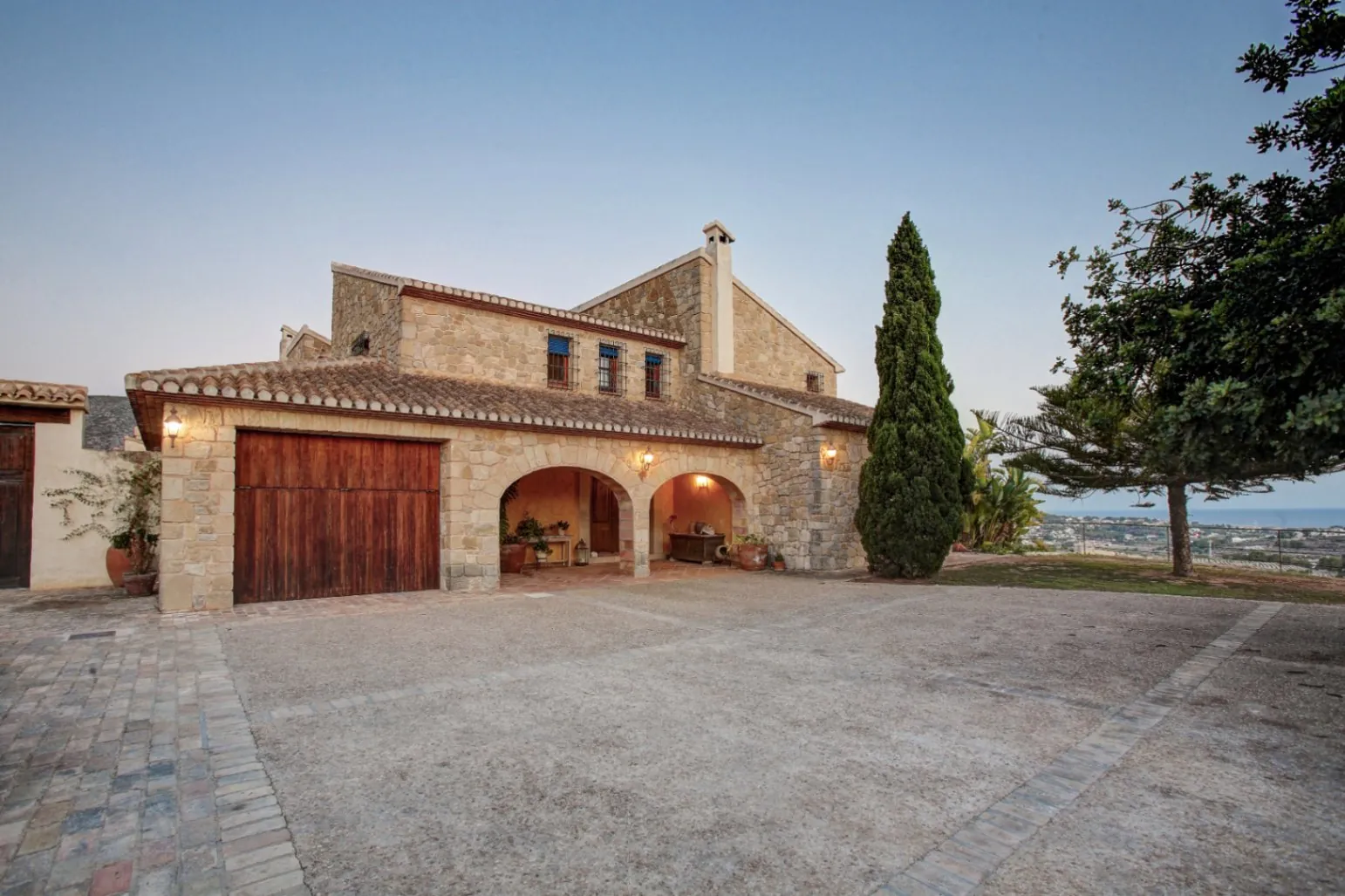 Finca de estilo rústico con imponentes vistas al mar a la venta en Moraira