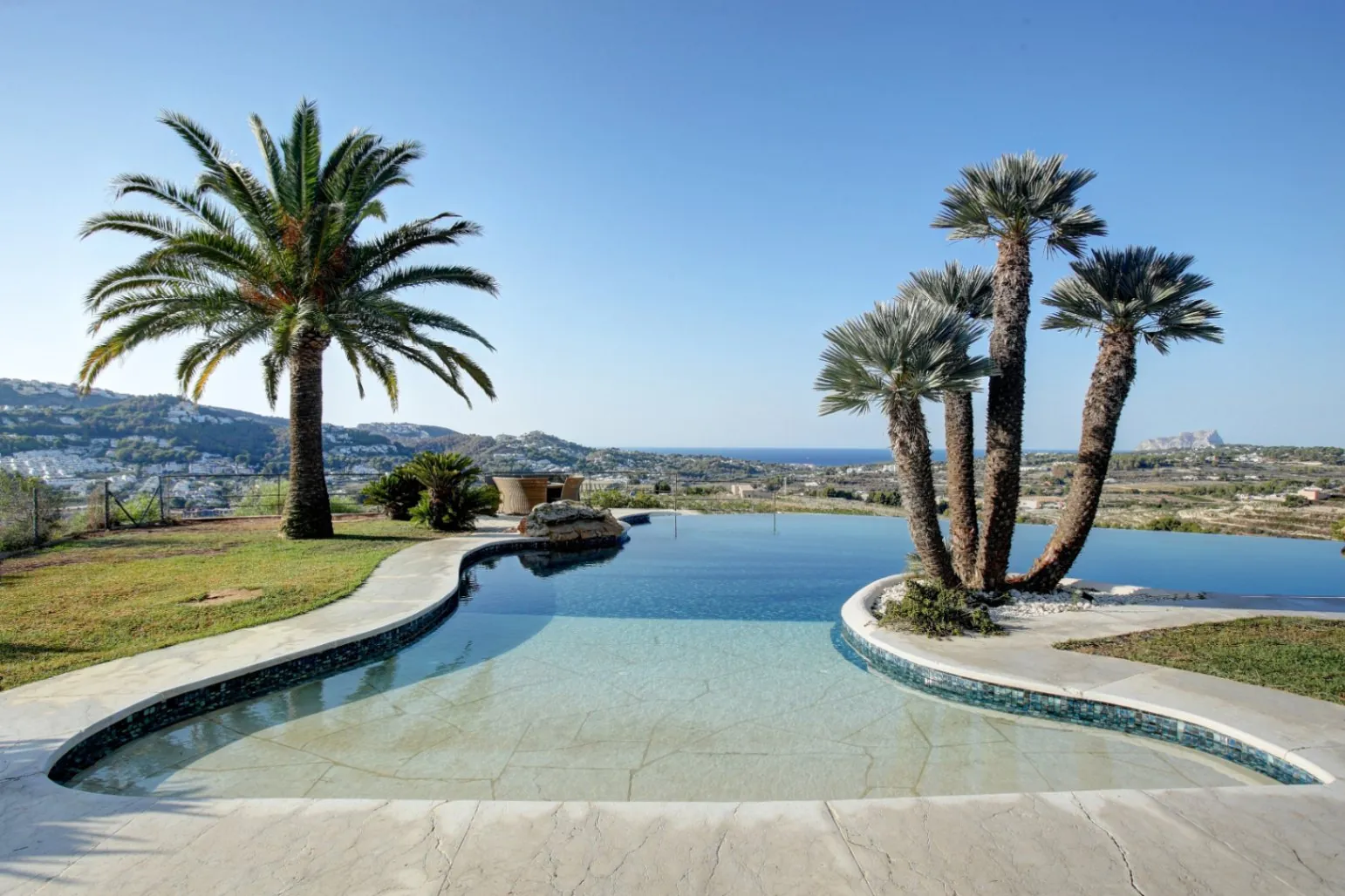 Finca de estilo rústico con imponentes vistas al mar a la venta en Moraira