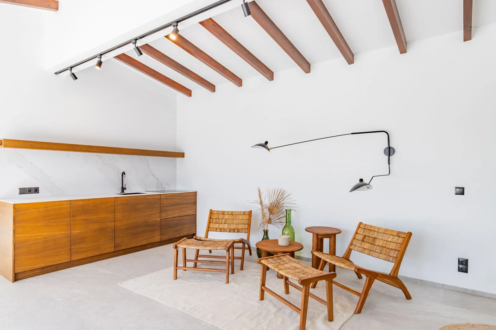 Villa mediterránea con acabados de lujo de alta gama y vistas al mar a 5 minutos de Moraira