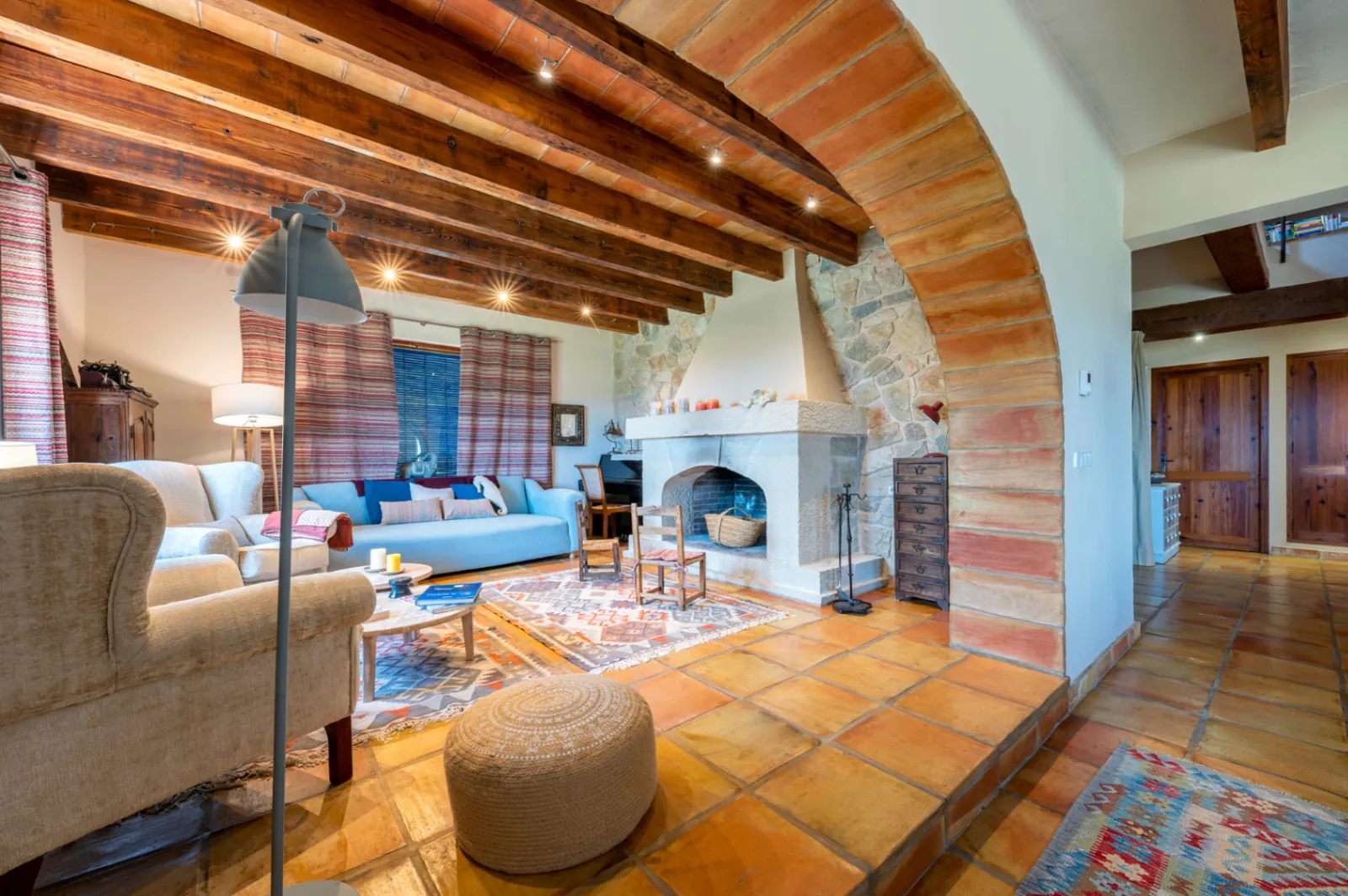 Finca de estilo rústico con imponentes vistas al mar a la venta en Moraira
