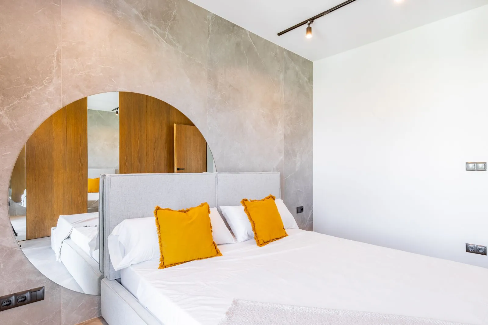 Villa mediterránea con acabados de lujo de alta gama y vistas al mar a 5 minutos de Moraira