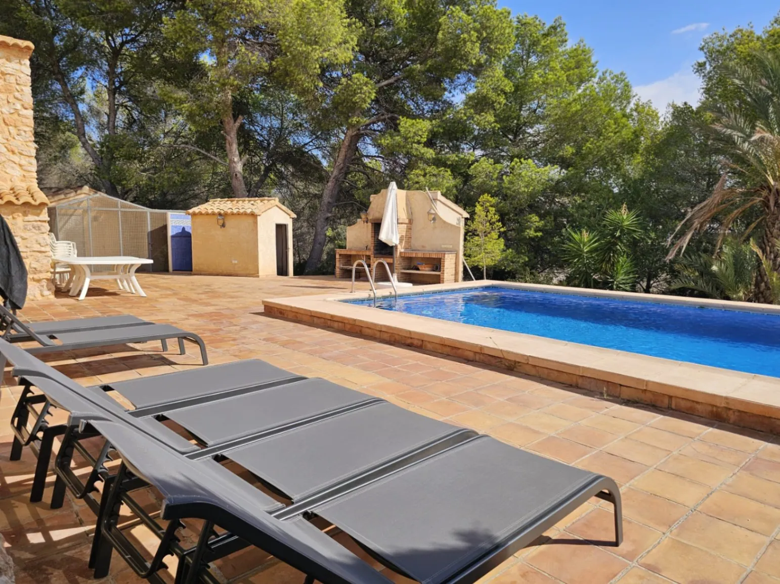 Finca en venta en Calpe con 4 habitaciones y piscina privada