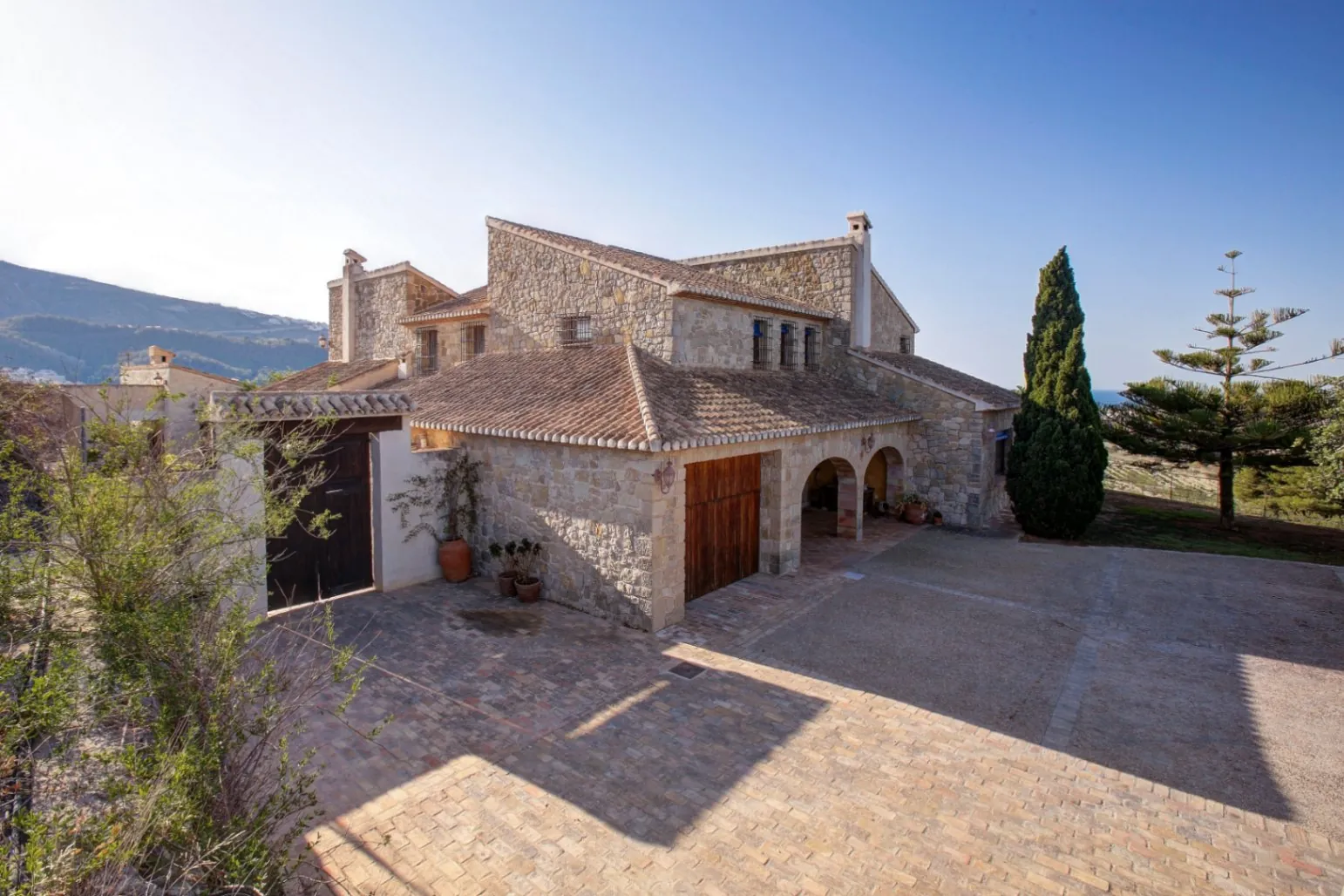 Finca de estilo rústico con imponentes vistas al mar a la venta en Moraira