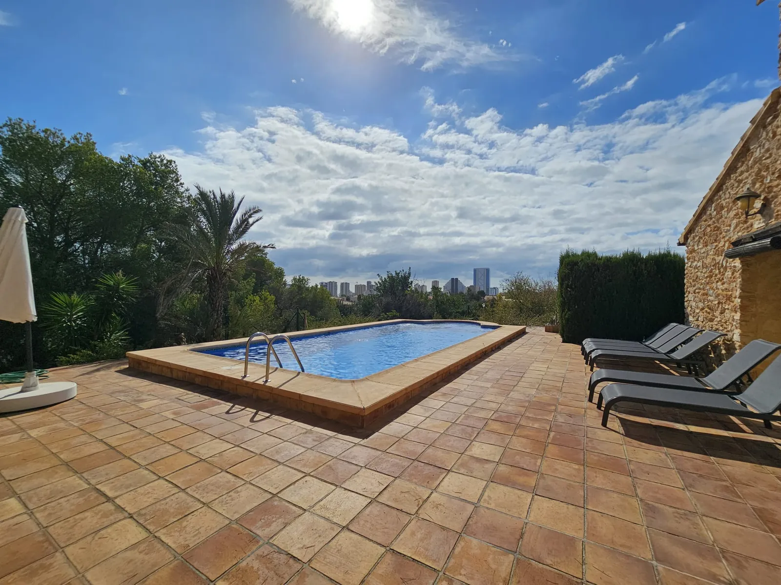 Finca en venta en Calpe con 4 habitaciones y piscina privada