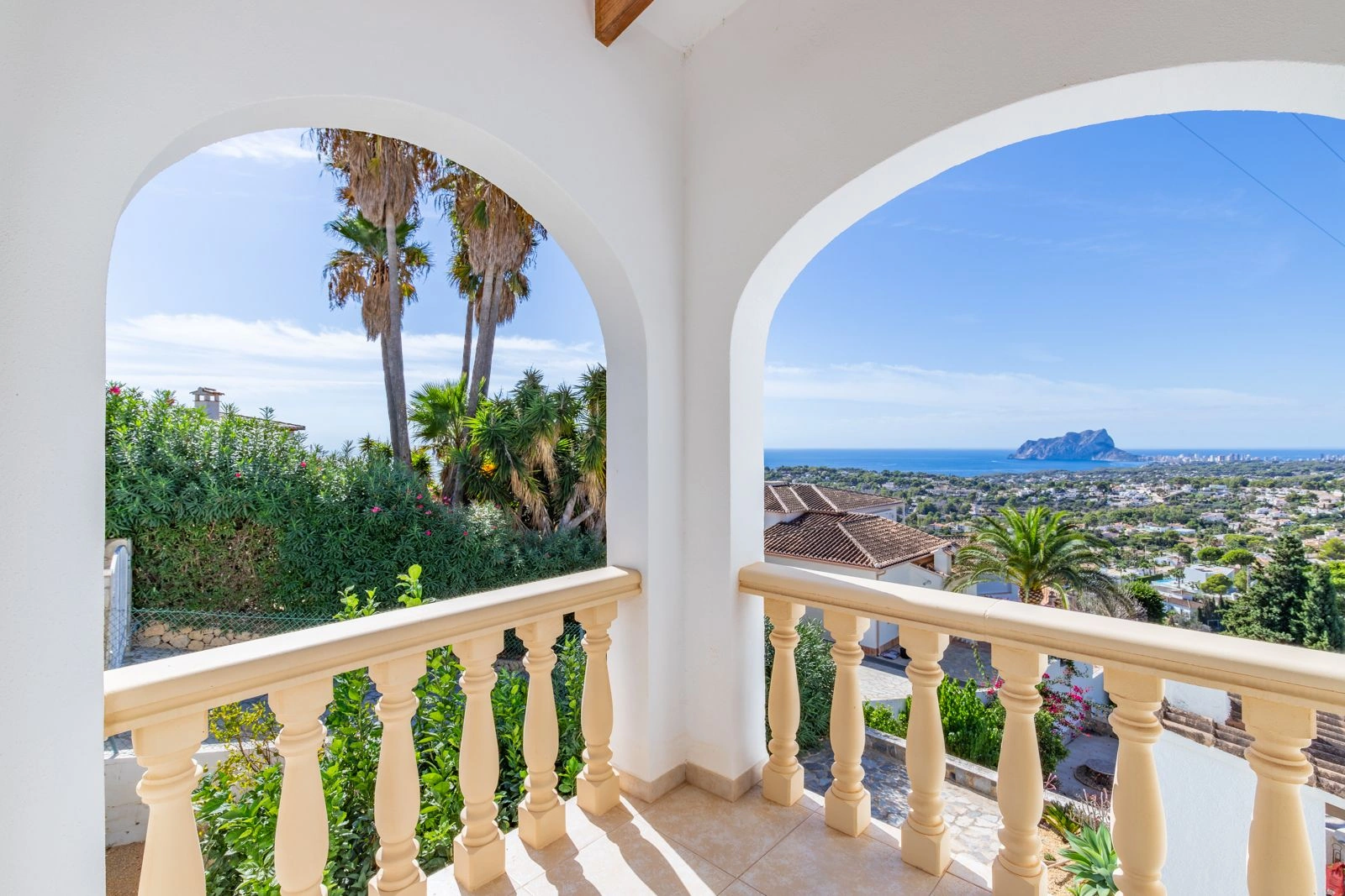Villa de 3 dormitorios y espectaculares vistas al mar a la venta en Benimeit - Moraira, Costa Blanca