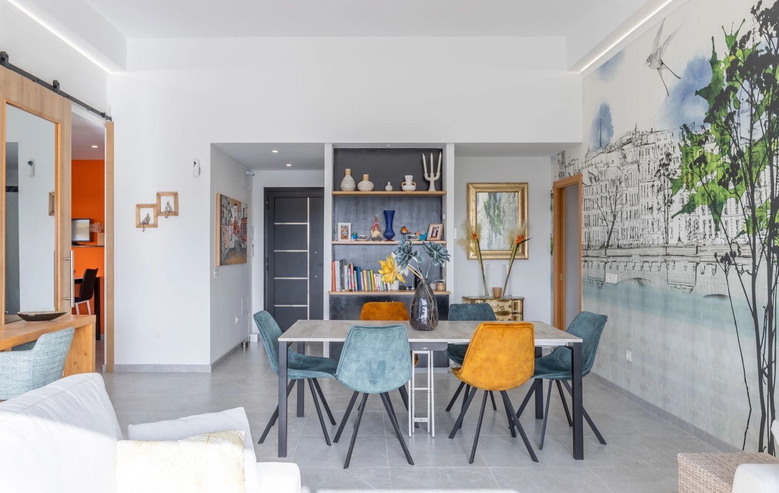 VILLA DE LUJO CON VISTAS AL MAR Y 2 APARTAMENTOS SEPARADOS – IDEAL COMO INVERSION DE ALQUILER EN MORAIRA