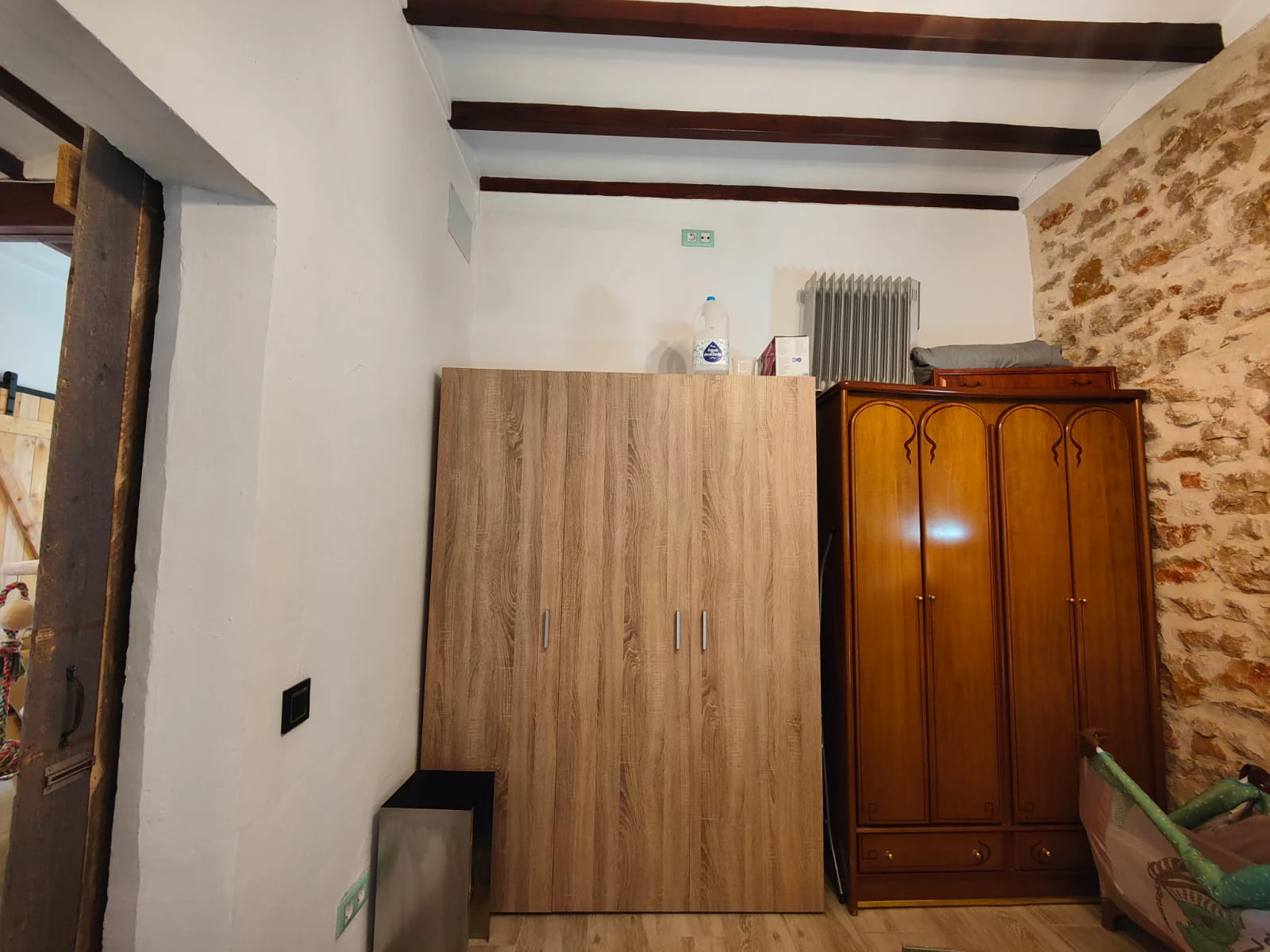 Parcela de 12.137 m2 con casa rústica habitable y bonitas vistas al mar y al Peñón de Ifach  - Benissa