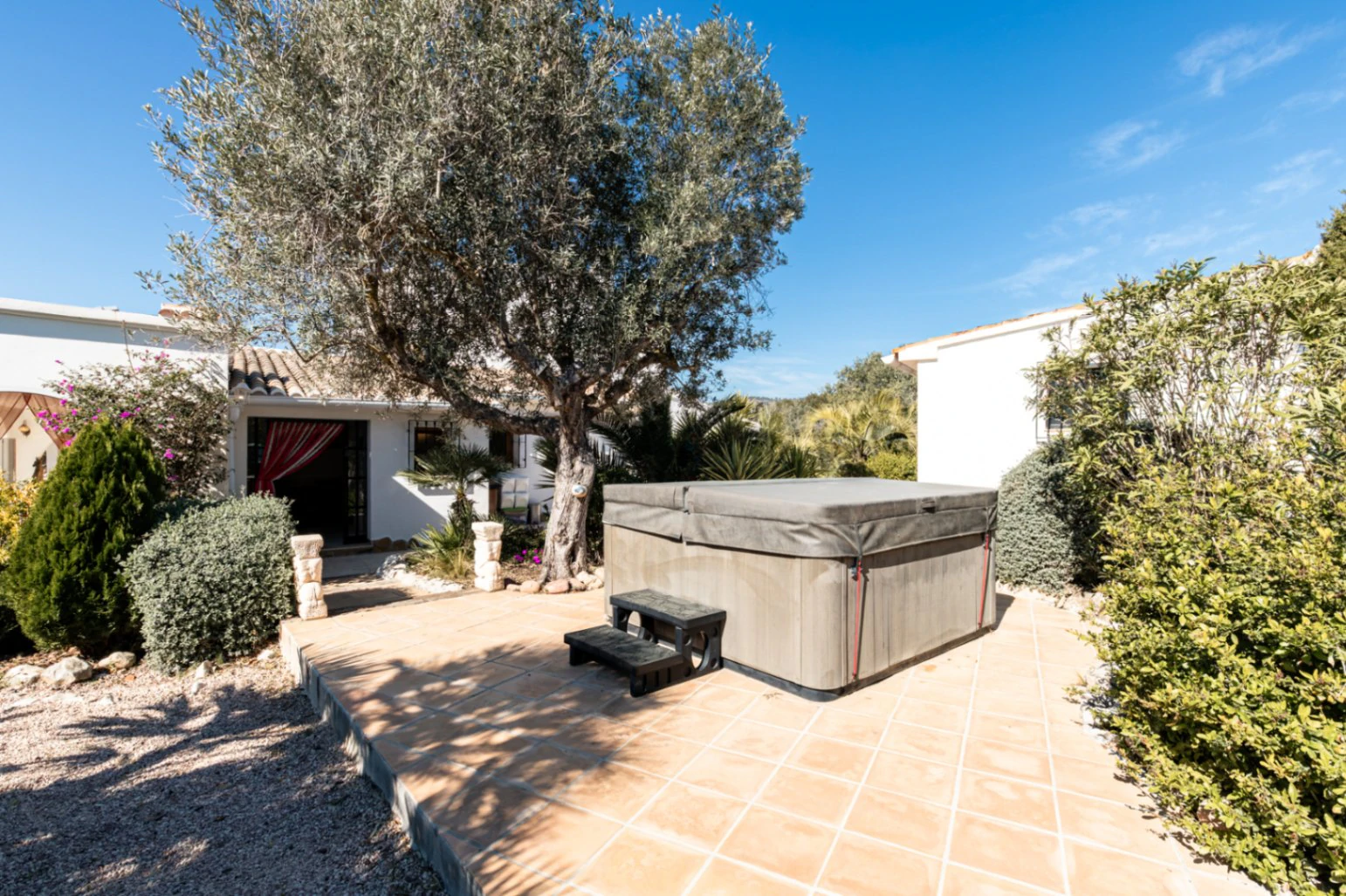 Encantadora Finca de 3 Dormitorios en Venta en Teulada