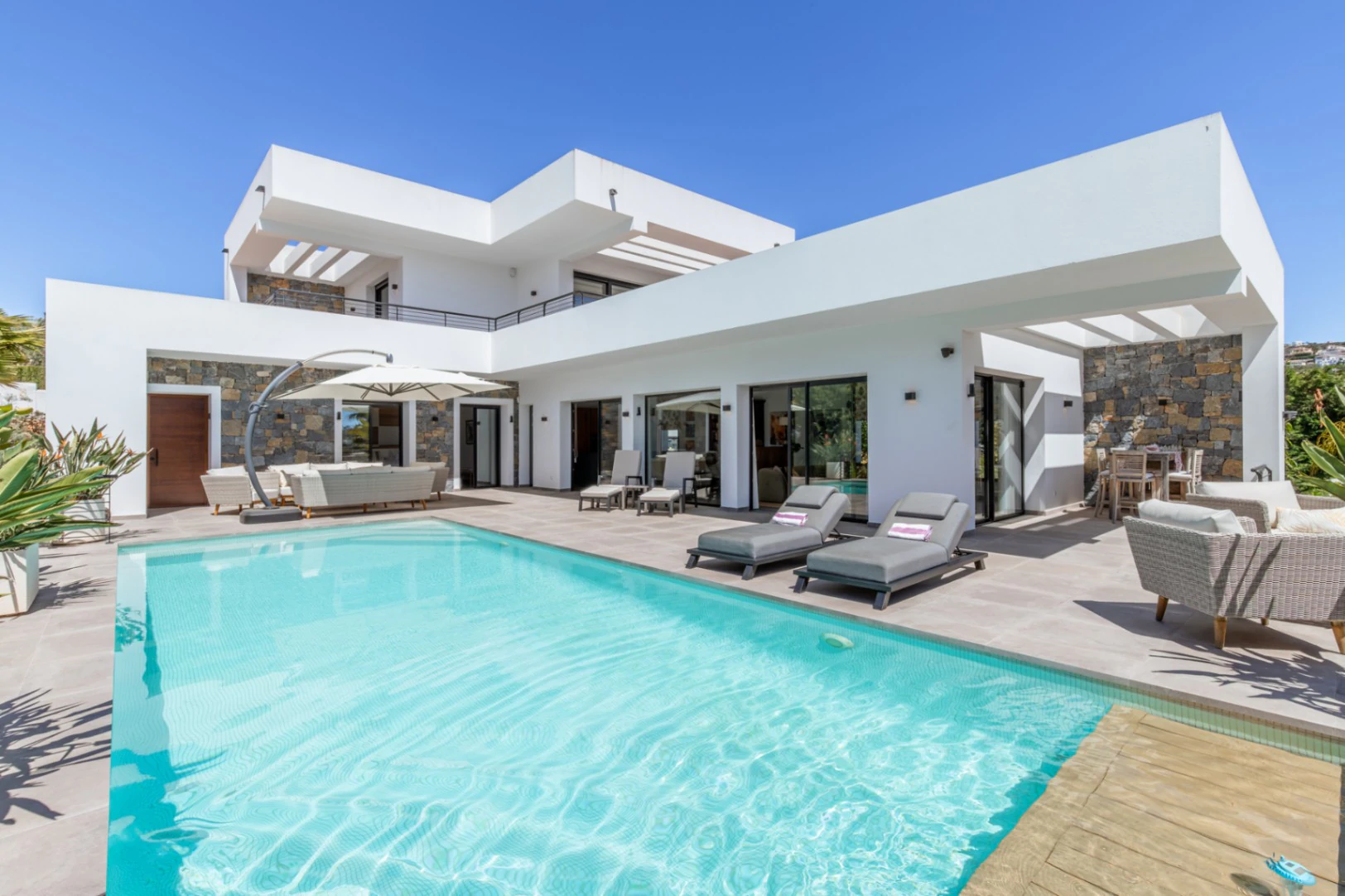 Villa moderna en Solpark, Moraira: Alta tecnología, eficiencia A y privacidad absoluta