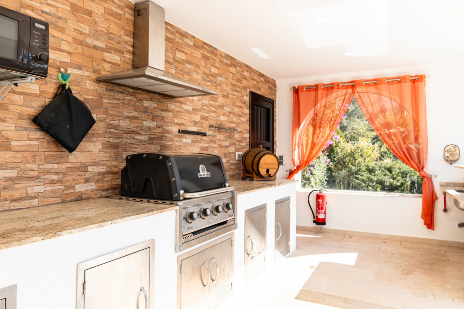 Encantadora Finca de 3 Dormitorios en Venta en Teulada